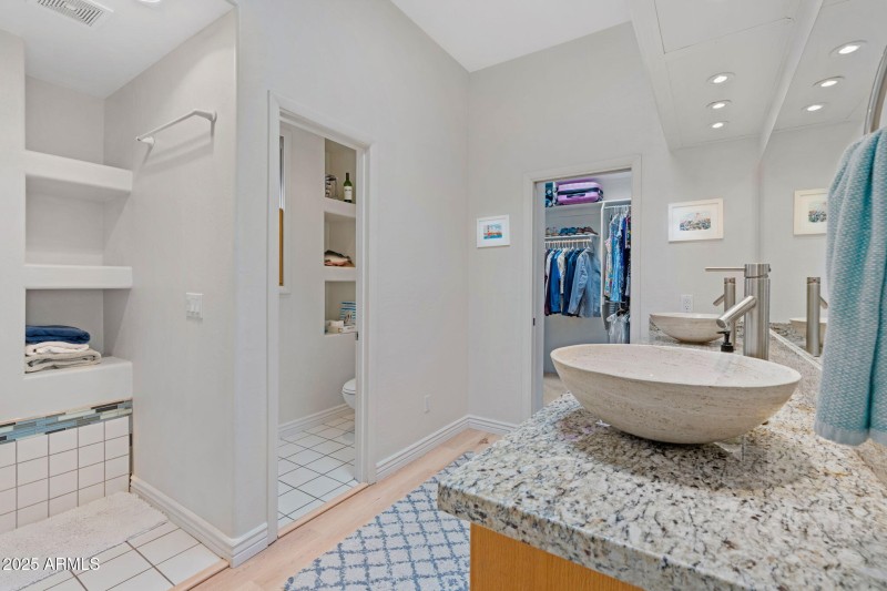 17-web-or-mls-15660-e-tepee-dr