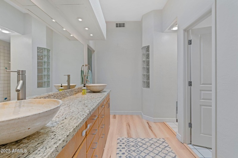 19-web-or-mls-15660-e-tepee-dr