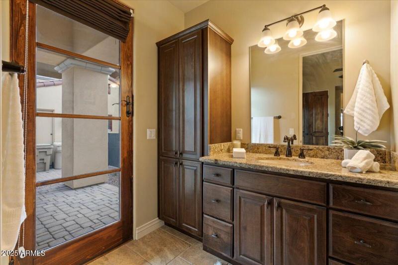 Guest House En Suite Bath