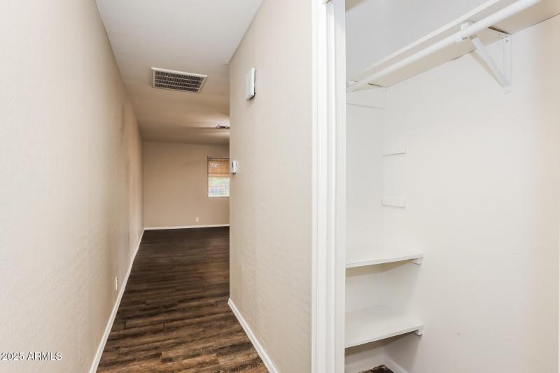 14-photo-Hallway-b942d838-91d1-4281-9b7e