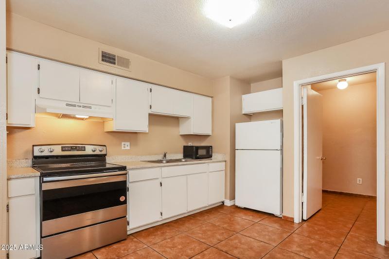 6-photo-Kitchen-57673d42-2200-4605-84d2-