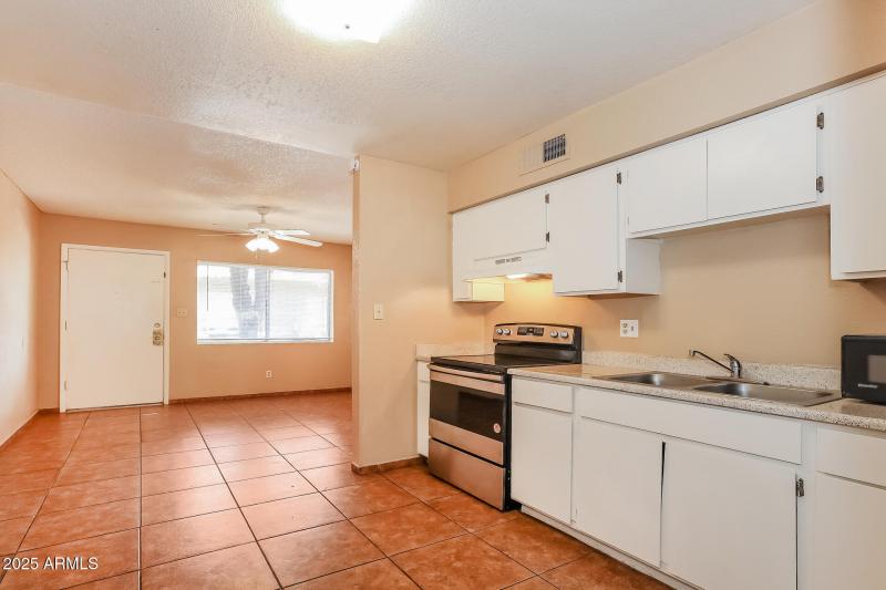 8-photo-Kitchen-9af54bc9-704f-4463-bb2e-