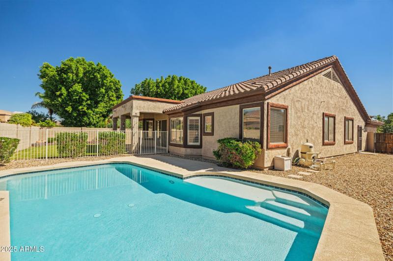 Pebble Sheen Pool with Baha Step