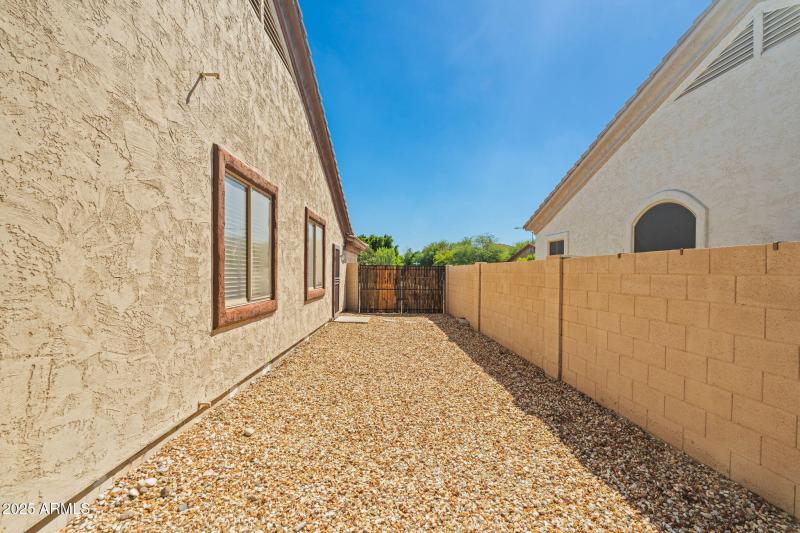 Wide side yard