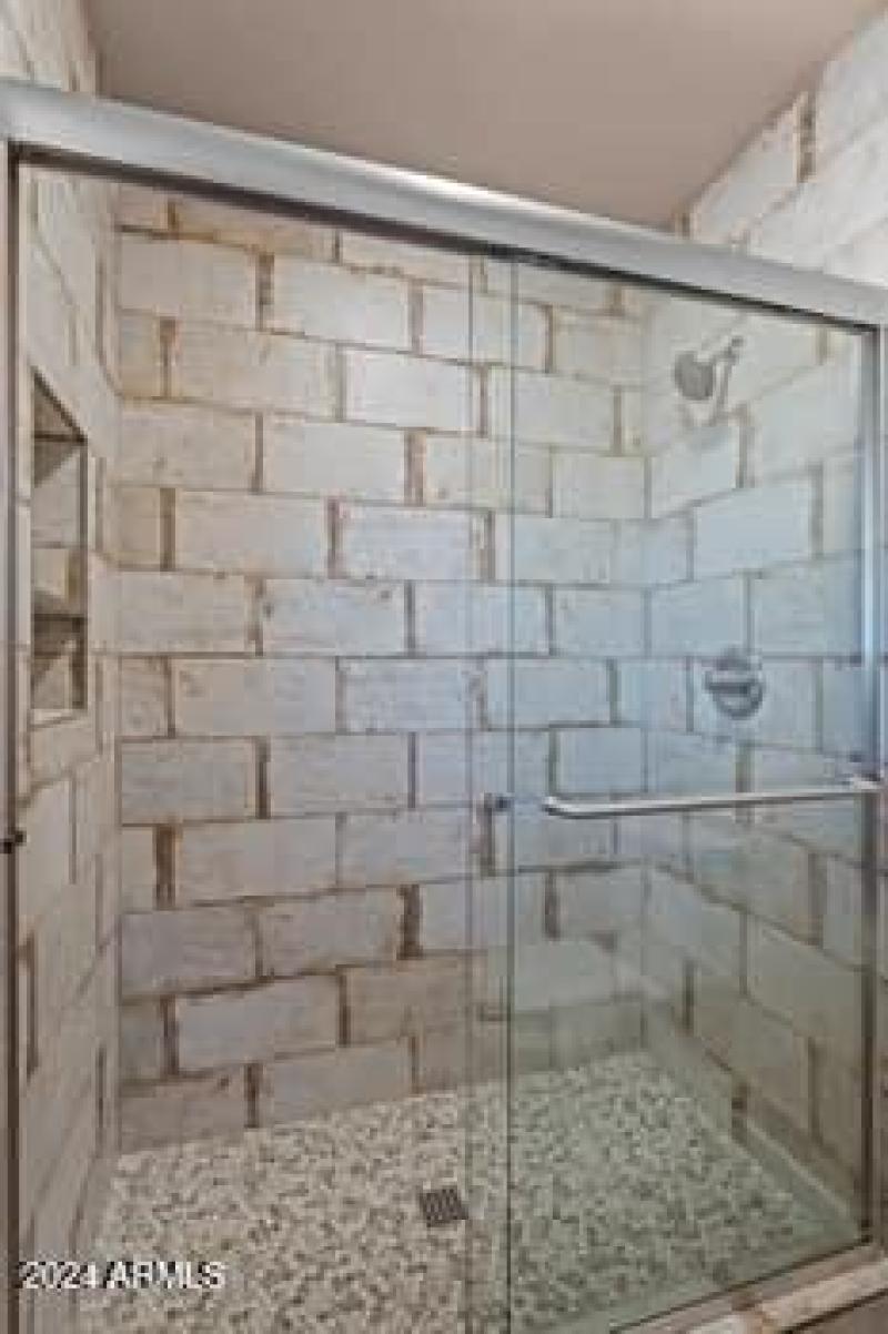 large-0193083a-2264-72ba-9204-ce6170f03d