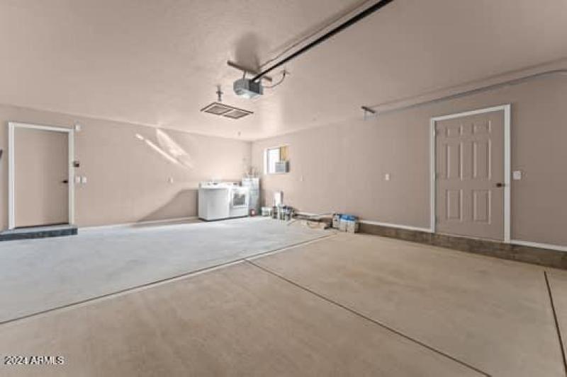 large-0193083a-2396-717f-aa2d-7aa0b00979