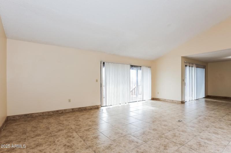 4-photo-Living-Room-1416abcb-da23-4c90-8