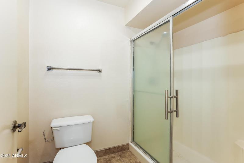12-photo-Main-Bathroom-2f4e947b-ba20-4a8