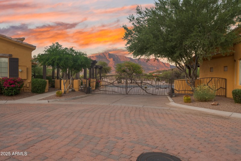 5370-S-Desert-Dawn-Dr-Unit-72-51