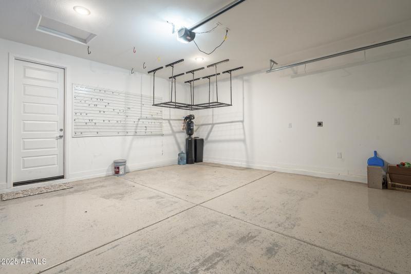 2 separate entrances!