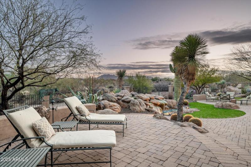 40-15123EMonumentRd-40