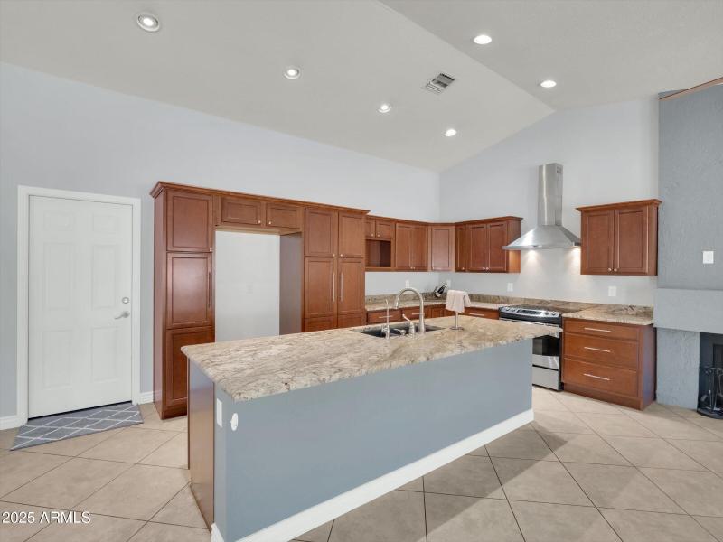 Kitchen with Breakfast Bar