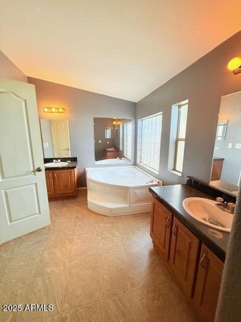 E1BDEBCB-44A2-498F-BBA2-0333EE620D1D