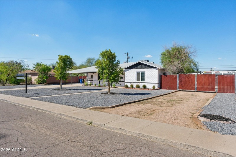 2-web-or-mls-2310-e-amelia-ave