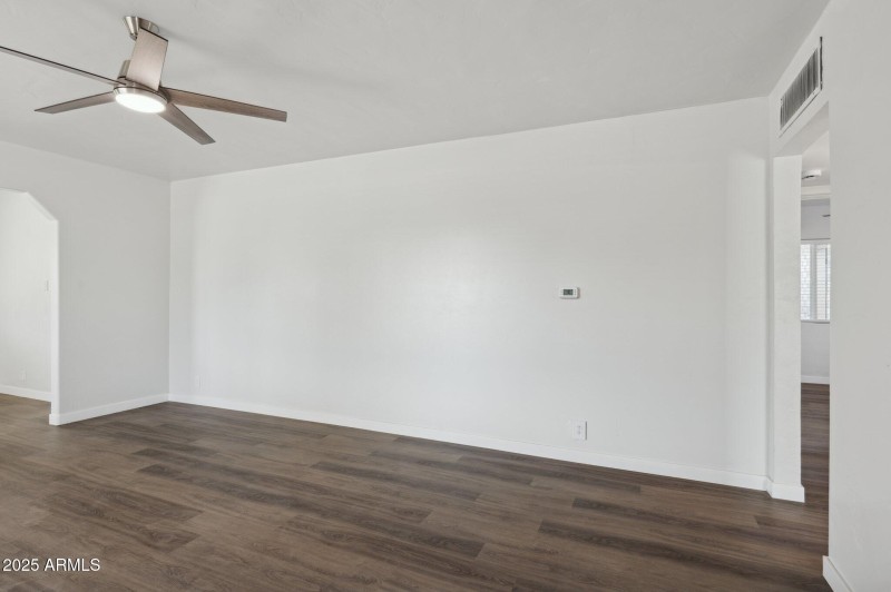 8-web-or-mls-2310-e-amelia-ave