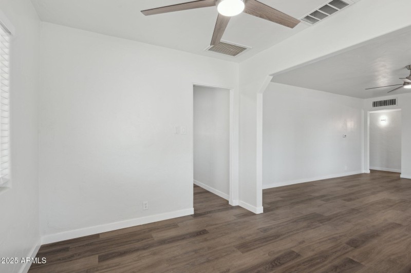 13-web-or-mls-2310-e-amelia-ave