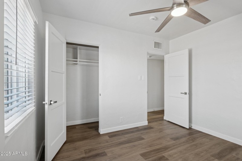 21-web-or-mls-2310-e-amelia-ave