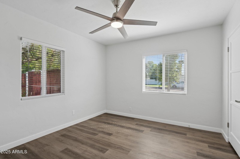 25-web-or-mls-2310-e-amelia-ave