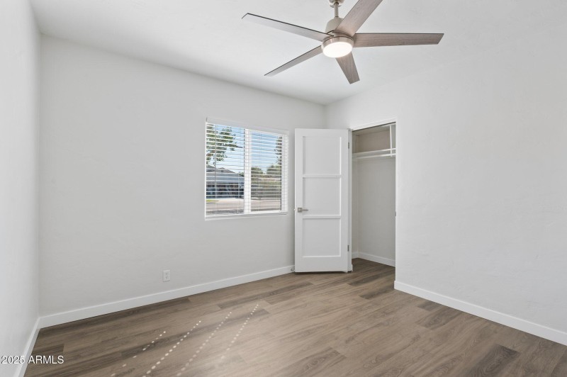 26-web-or-mls-2310-e-amelia-ave