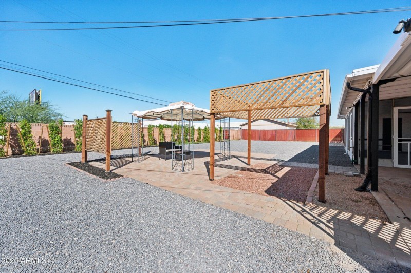 30-web-or-mls-2310-e-amelia-ave