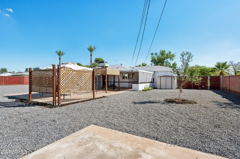 32-web-or-mls-2310-e-amelia-ave