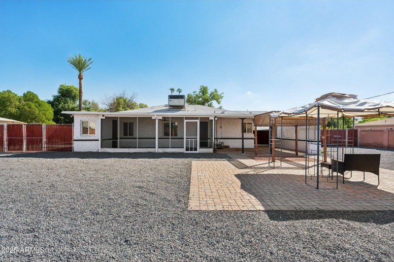 33-web-or-mls-2310-e-amelia-ave