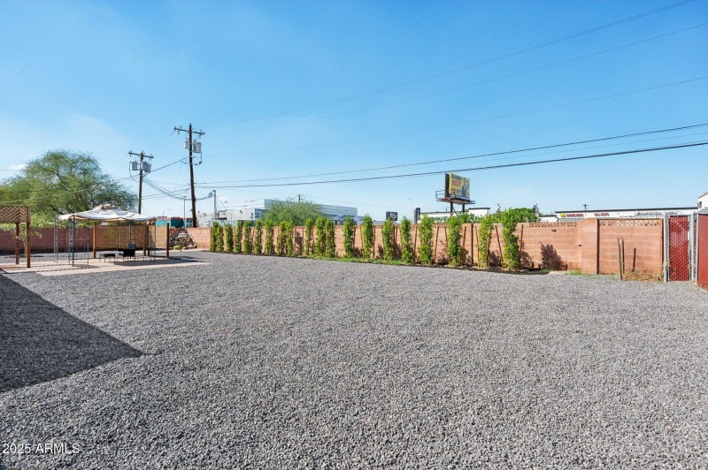 35-web-or-mls-2310-e-amelia-ave