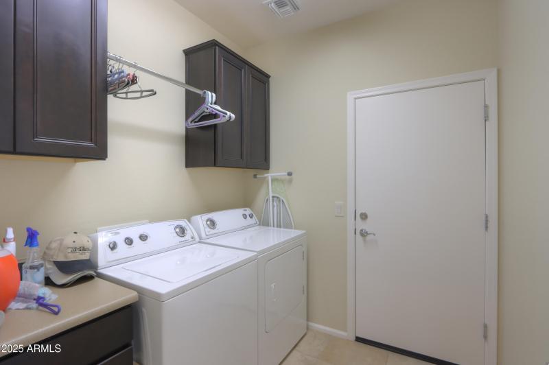 Laundry w/cabinets