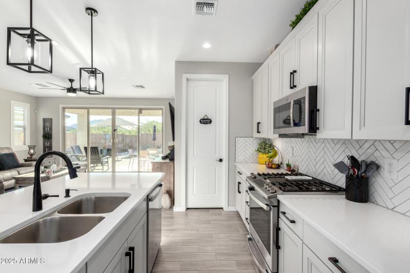 Gourmet Kitchen to Walk In Pantry