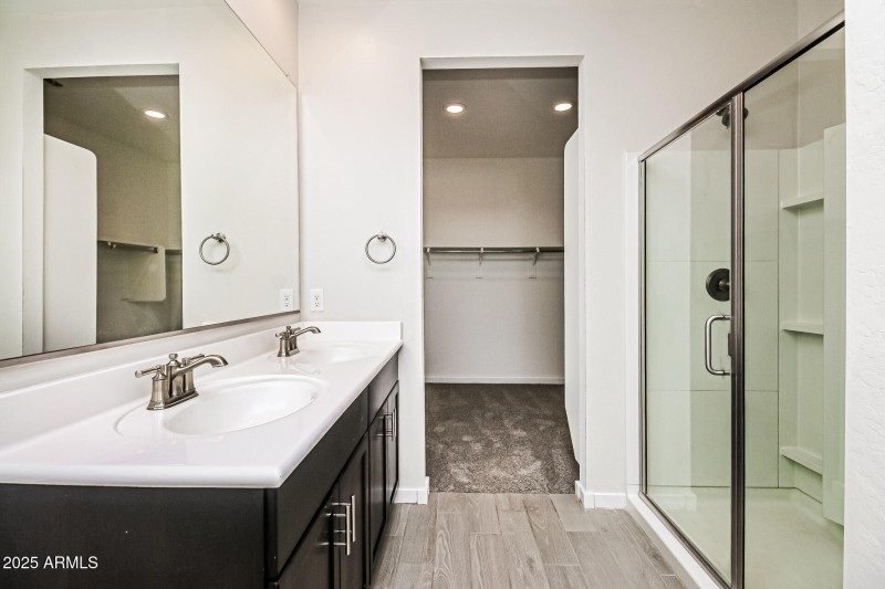 015-photo-main-bathroom-14849872