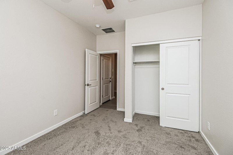 018-photo-bedroom-14849876