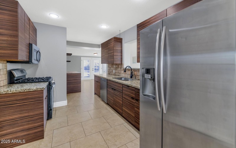 846 E Ocotillo Rd-large-017-010-846 E Oc