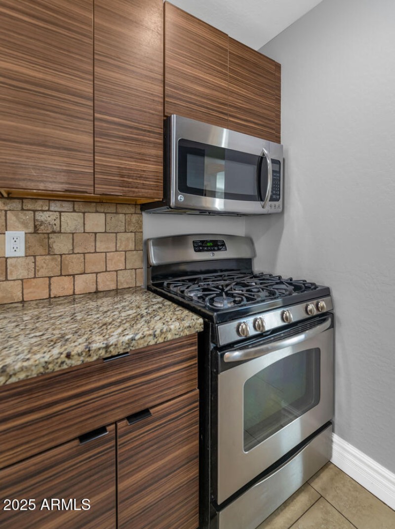 846 E Ocotillo Rd-large-018-032-846 E Oc