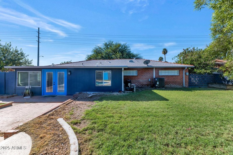 846 E Ocotillo Rd-large-032-023-846 E Oc