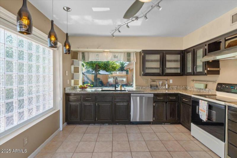11-Kitchen