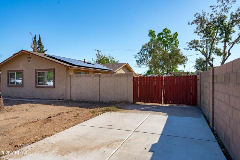 03-Large Gated RV Parking