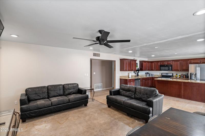 06-Family Room to Kitchen