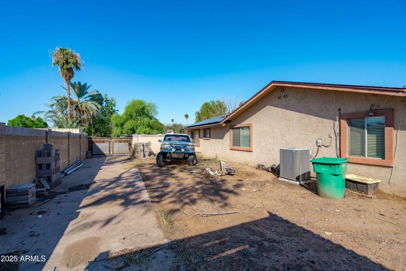 31-Large Gated RV Parking