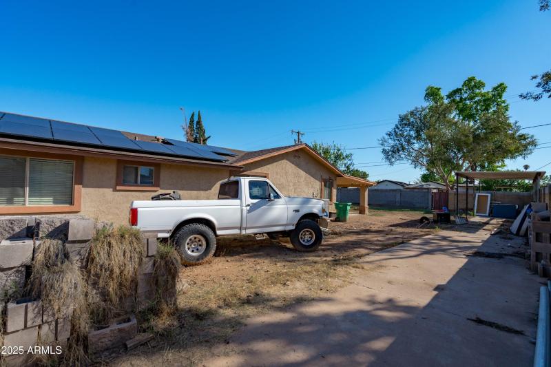 32-Large Gated RV Parking