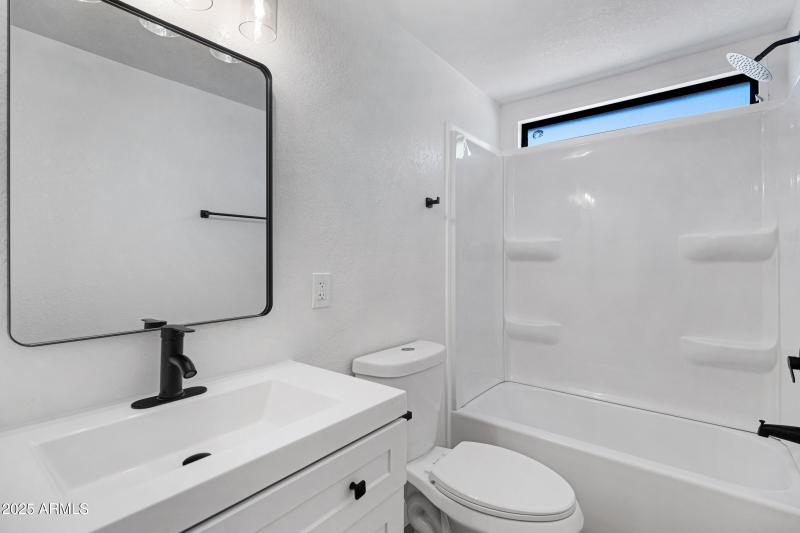 1644 N Desert View Dr-18