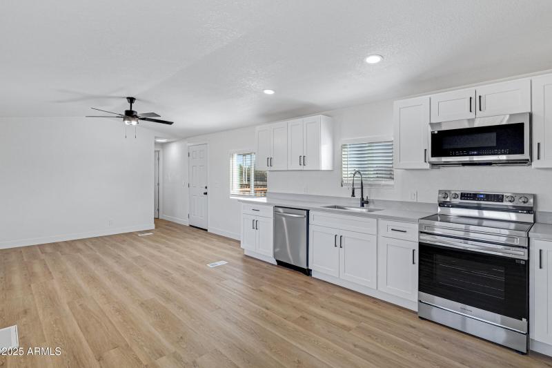 1644 N Desert View Dr-14