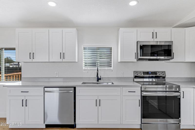 1644 N Desert View Dr-13