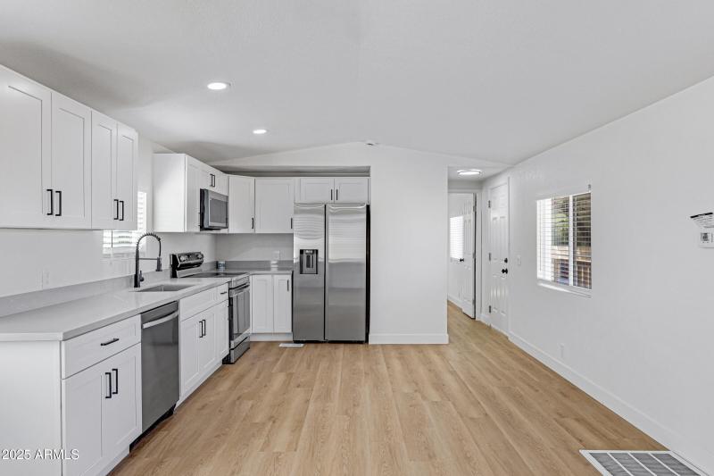 1644 N Desert View Dr-11