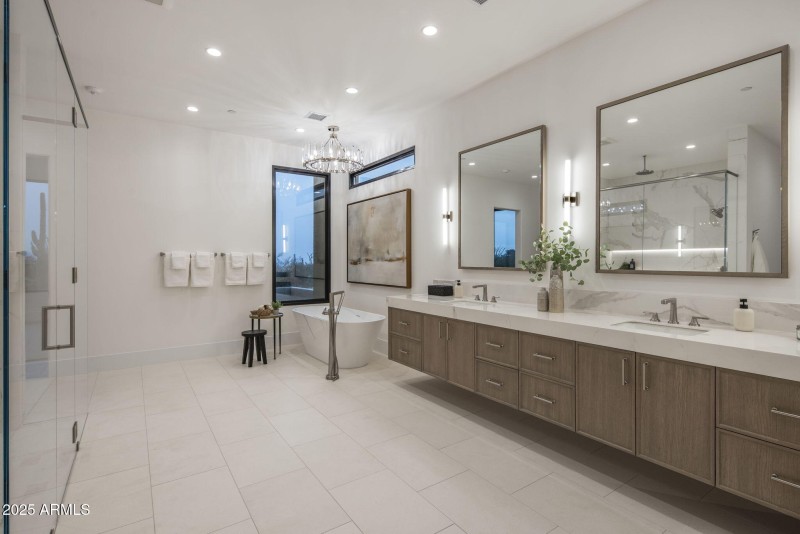 3-web-or-mls-D46A8236