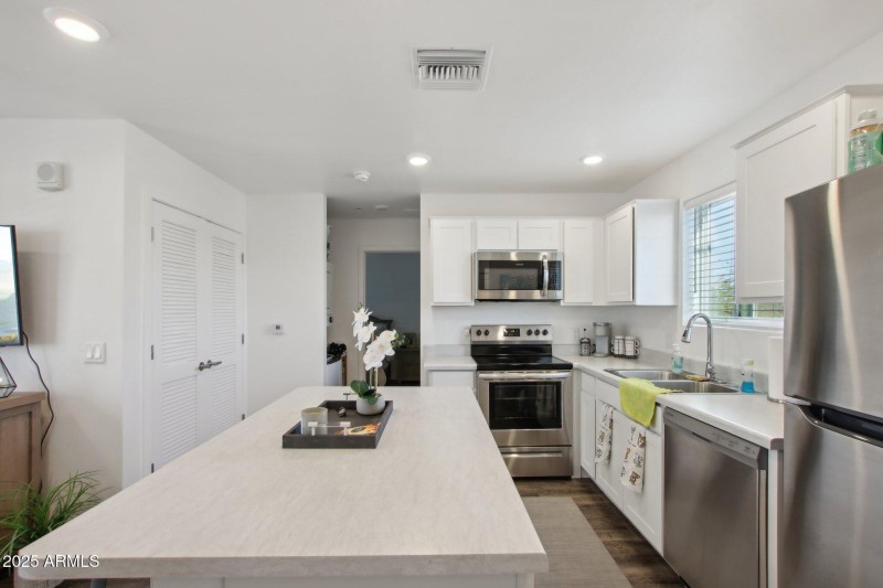 12945 W Greenway Rd L102-005