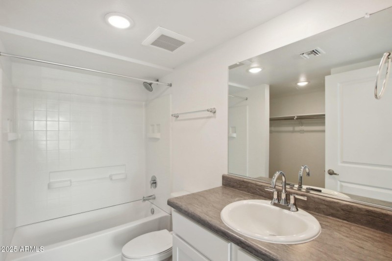 12945 W Greenway Rd h108-023