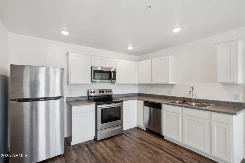 12945 W Greenway Rd h108-009