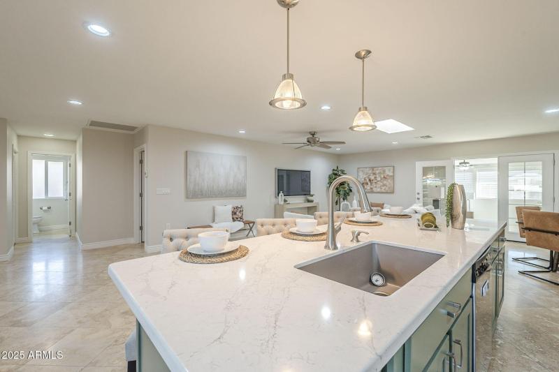 21-web-or-mls-Shiprock-21