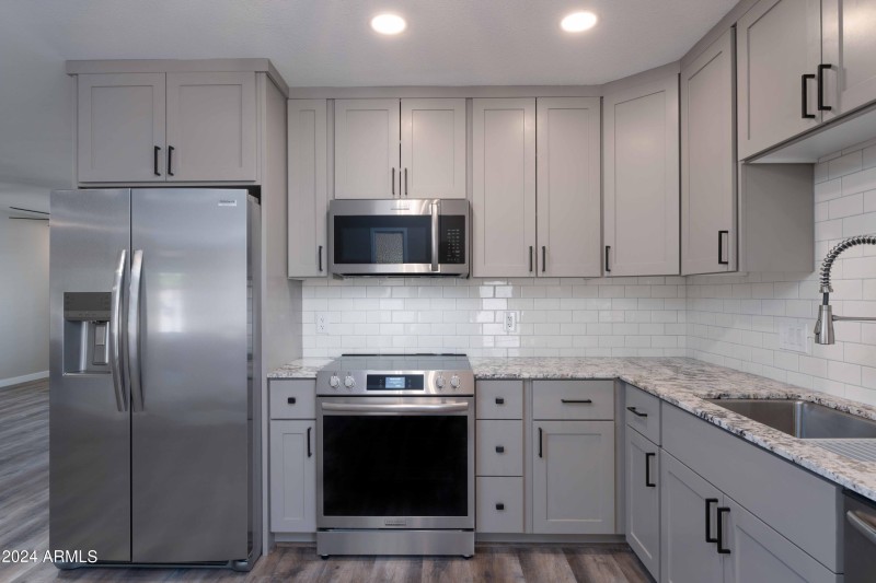 12 - Kitchen