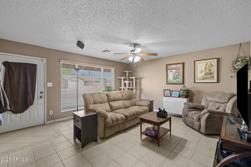 5)FORMAL LIVING